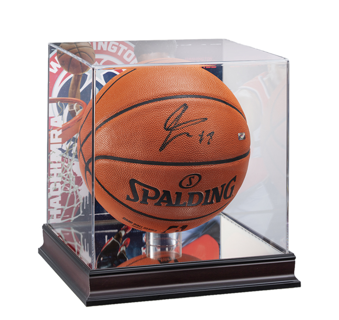 八村塁選手の直筆サイン入りバスケットボールを 特製展示ケース付きで