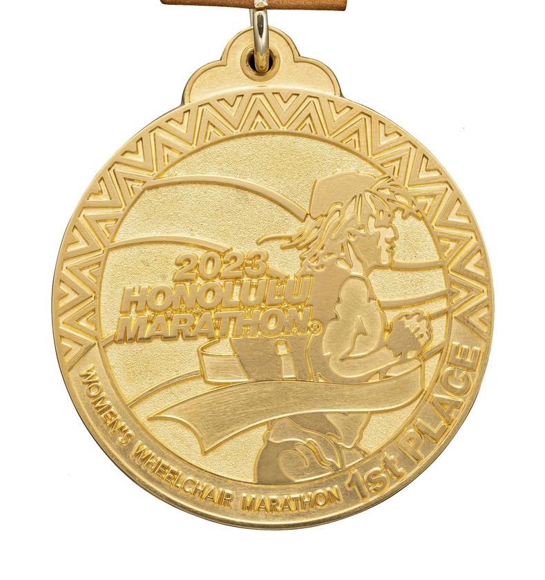 ホノルルマラソン2023 フルマラソン男女優勝者に贈呈される 純金メダル