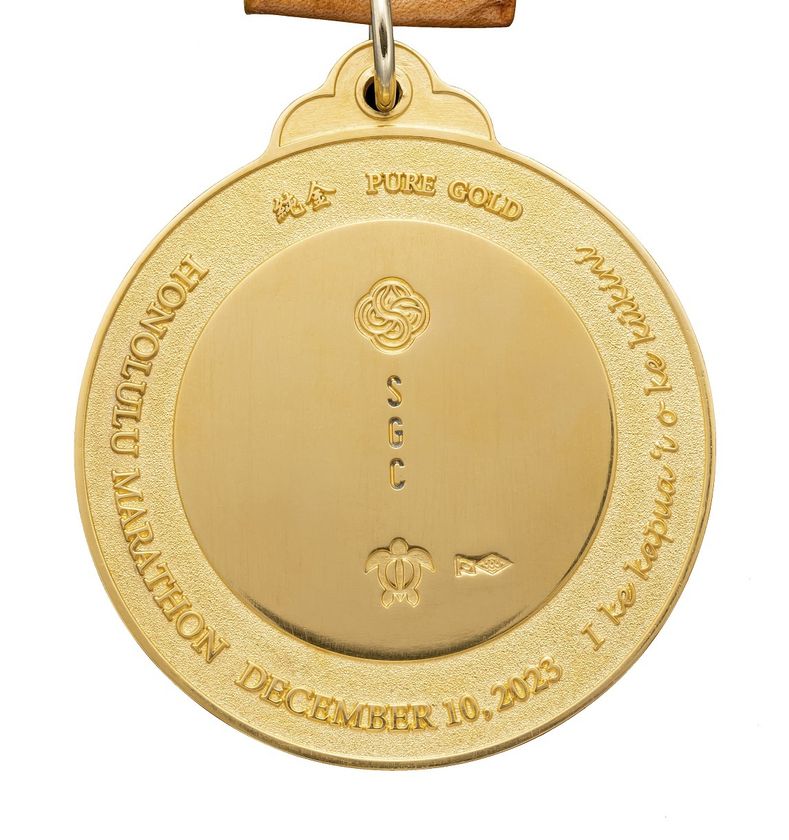 ホノルルマラソン2023 フルマラソン男女優勝者に贈呈される 純金メダル