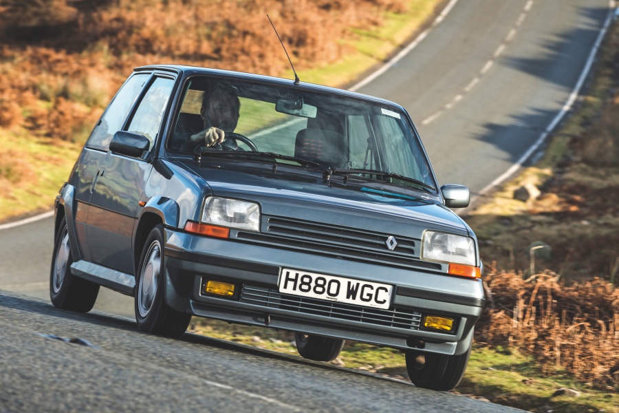 2代目サンク・ターボに乗る】ルノー5 GTターボへ試乗 元祖ホットハッチ