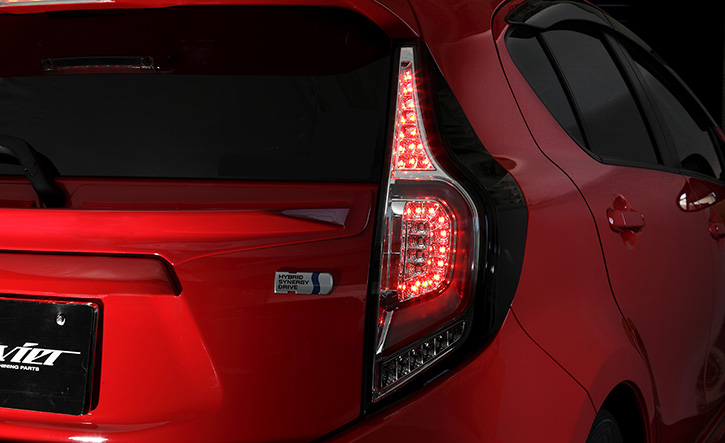 アクアP10系用LEDテール・シーケンシャルウインカータイプ REVIER