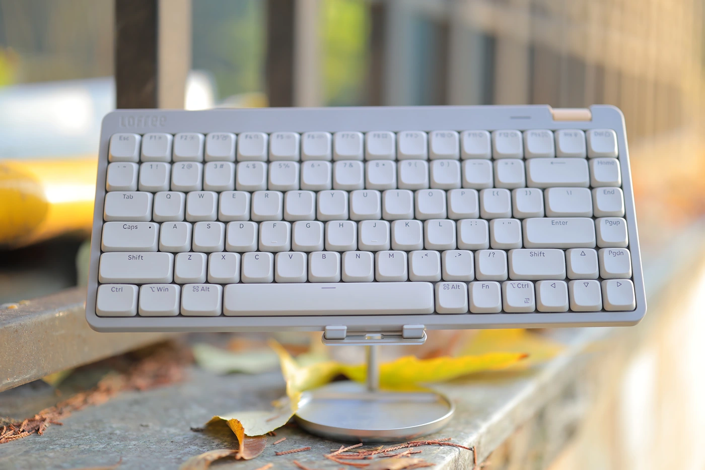 Lofree Flow Lite 84 Low Profile Mechanical Keyboard - Gliding Over