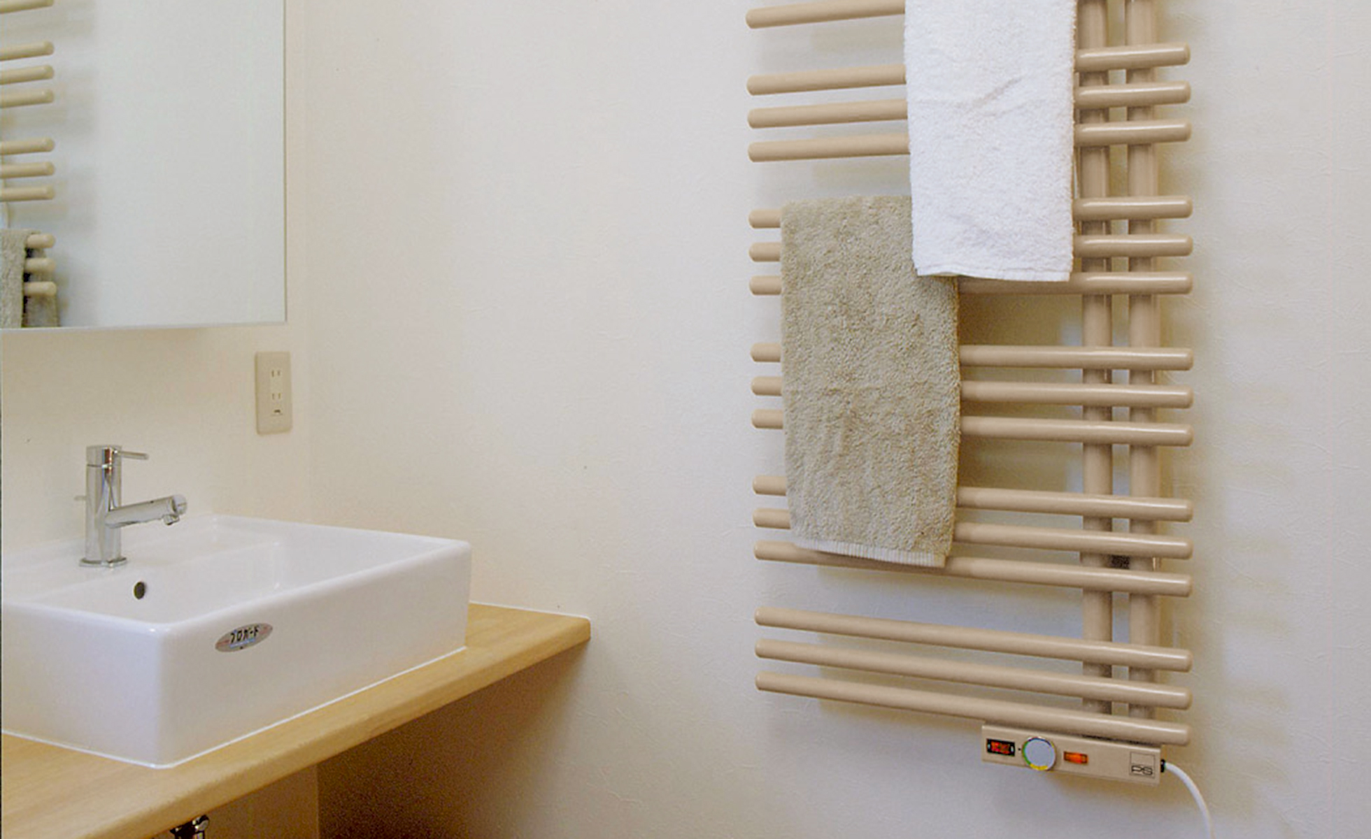 電気ヒーター YUCCA 型式YAE10/R 横壁支持型 壁掛タオルウォーマー