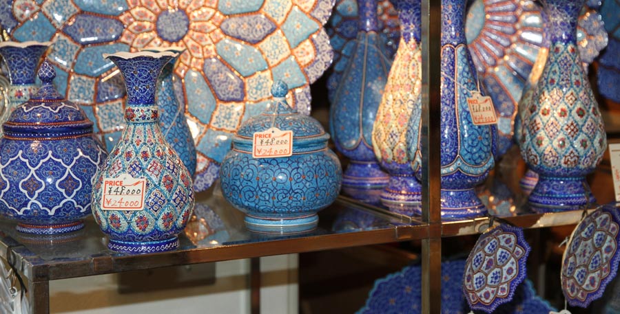 イランの民芸品ミナカリ（七宝焼き）