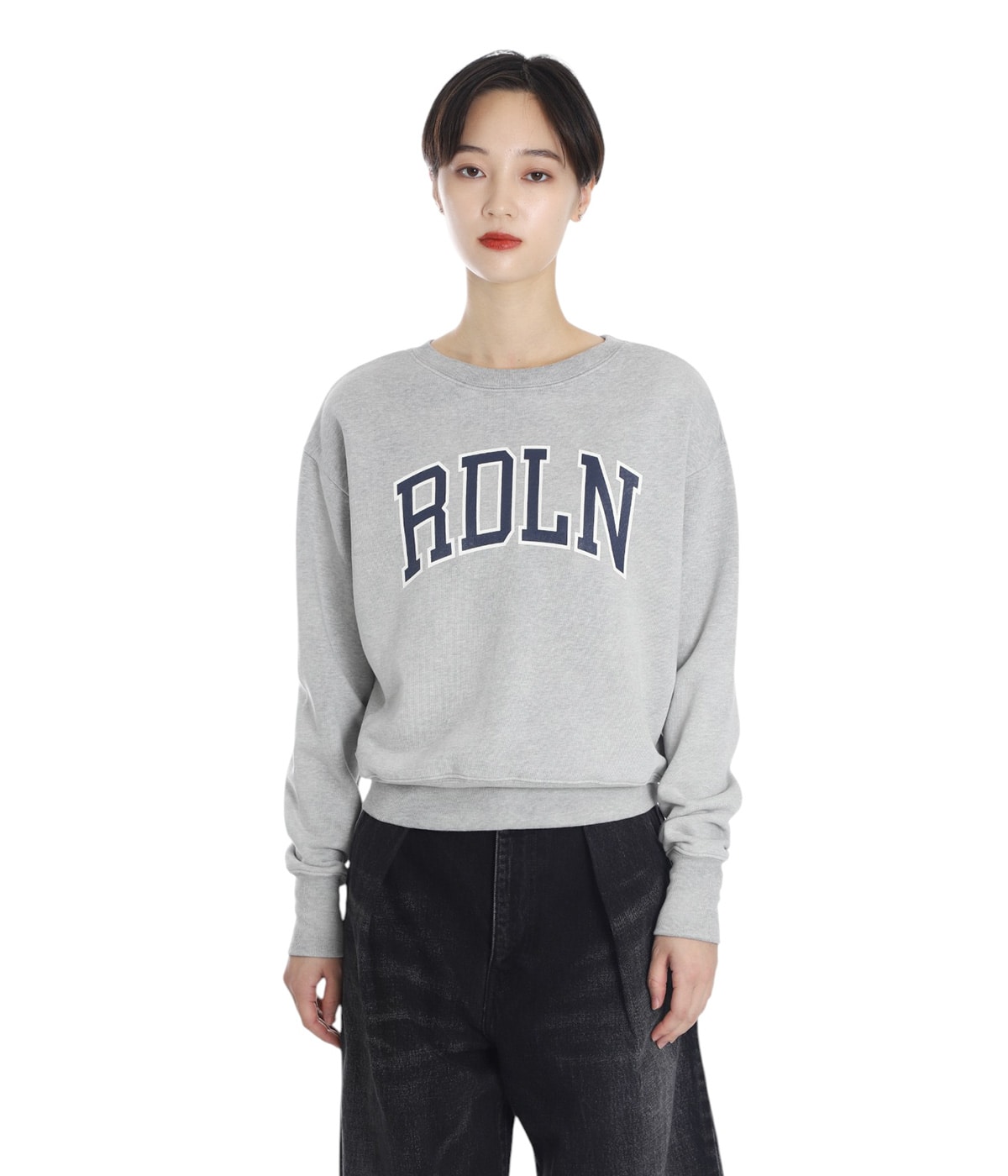 レディース】Logotype Crew Neck Sweatshirt | RhodolirioN