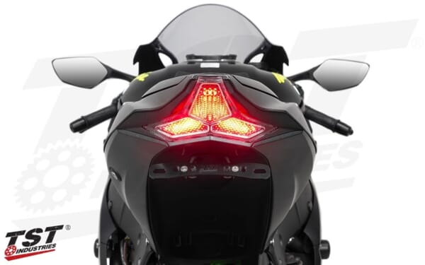 TST Industries ZX-10R (16-)ウィンカー内蔵LEDテールライト｜AxxL