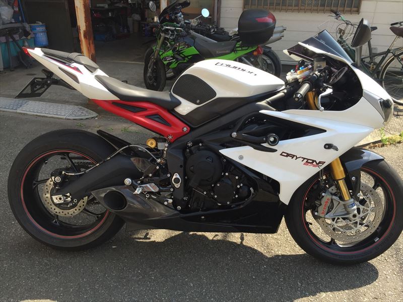 DAYTONA675(デイトナ675)にMOTOGPマフラー(カーボン)を装着