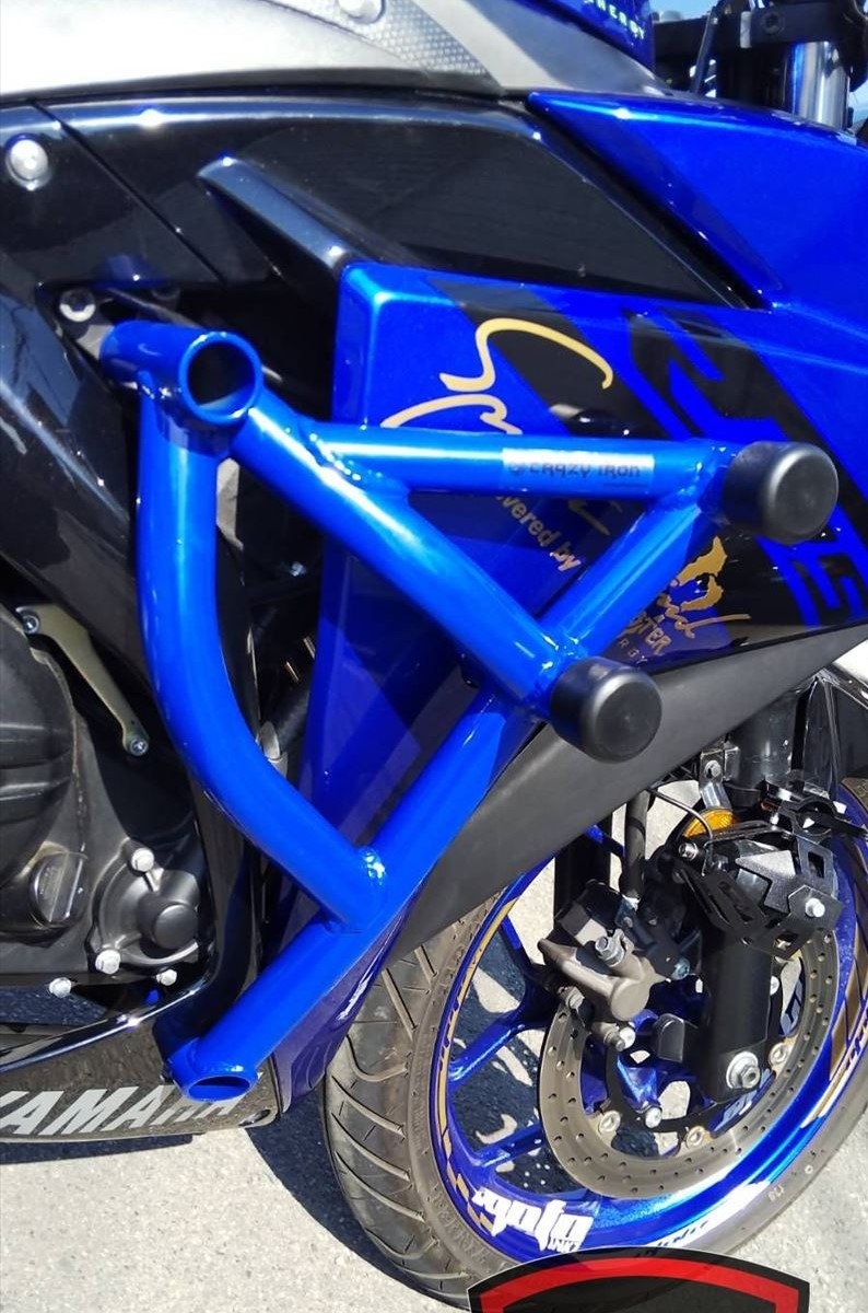 YZF-R25にスタントケージ マフラー スプロケットを装着！| AxxL