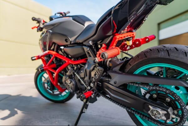 MT09 好きなポジションに設定できるアルミサブケージ｜AxxL