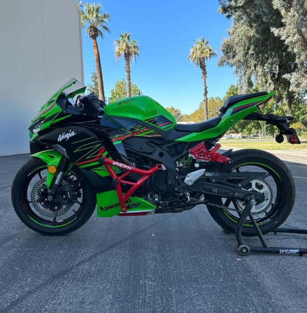 ZX4R デザインが美しい IMPAKTECH製 スタントケージ｜AxxL