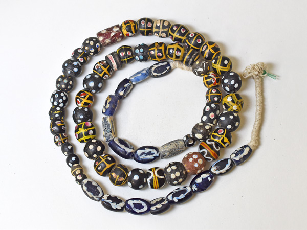 2406】ANTIQUEヴェネチアントレードビーズミックス一連4,とんぼ玉