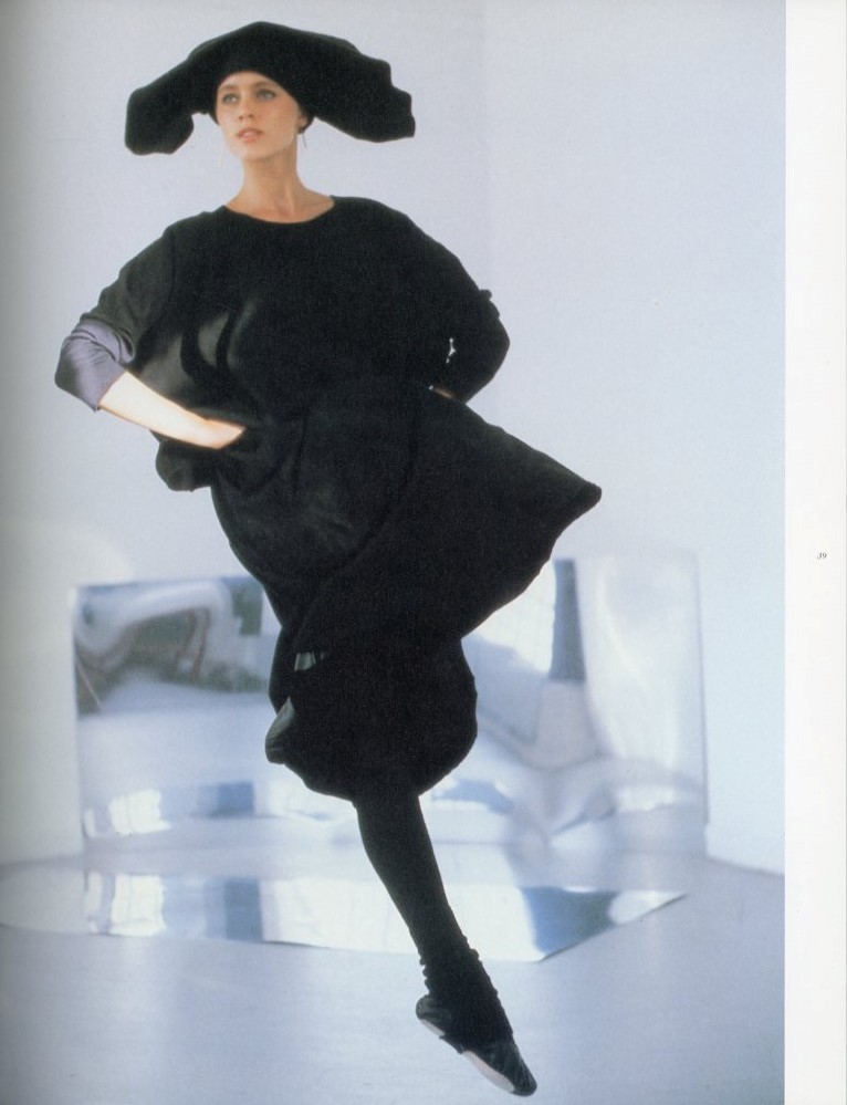 COMME des GARCONS 写真集 1981-1986 / 監修：川久保玲 | 小宮山書店