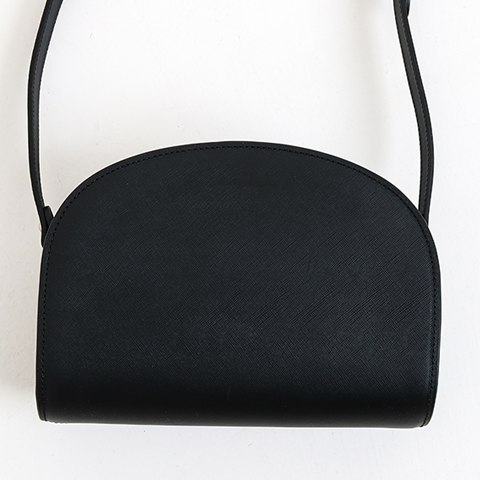 A.P.C. アーペーセー ハーフムーンバッグ エンボスレザー 23202102239