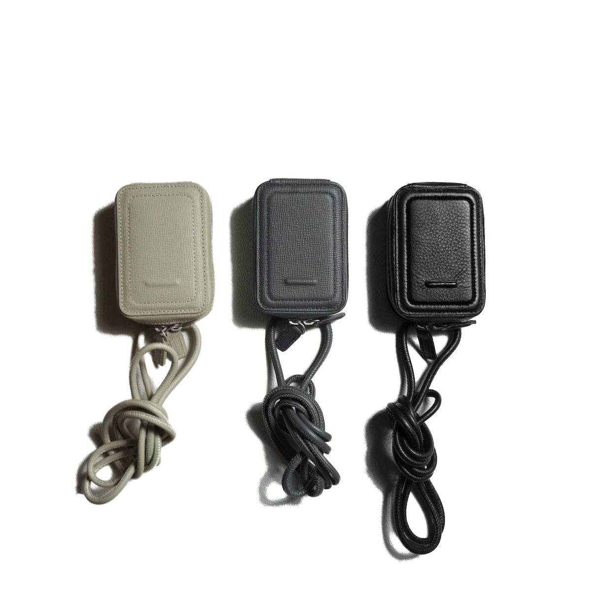 objcts.io / レザーストラップ付き iphone アクセサリー - マイクロバッグ