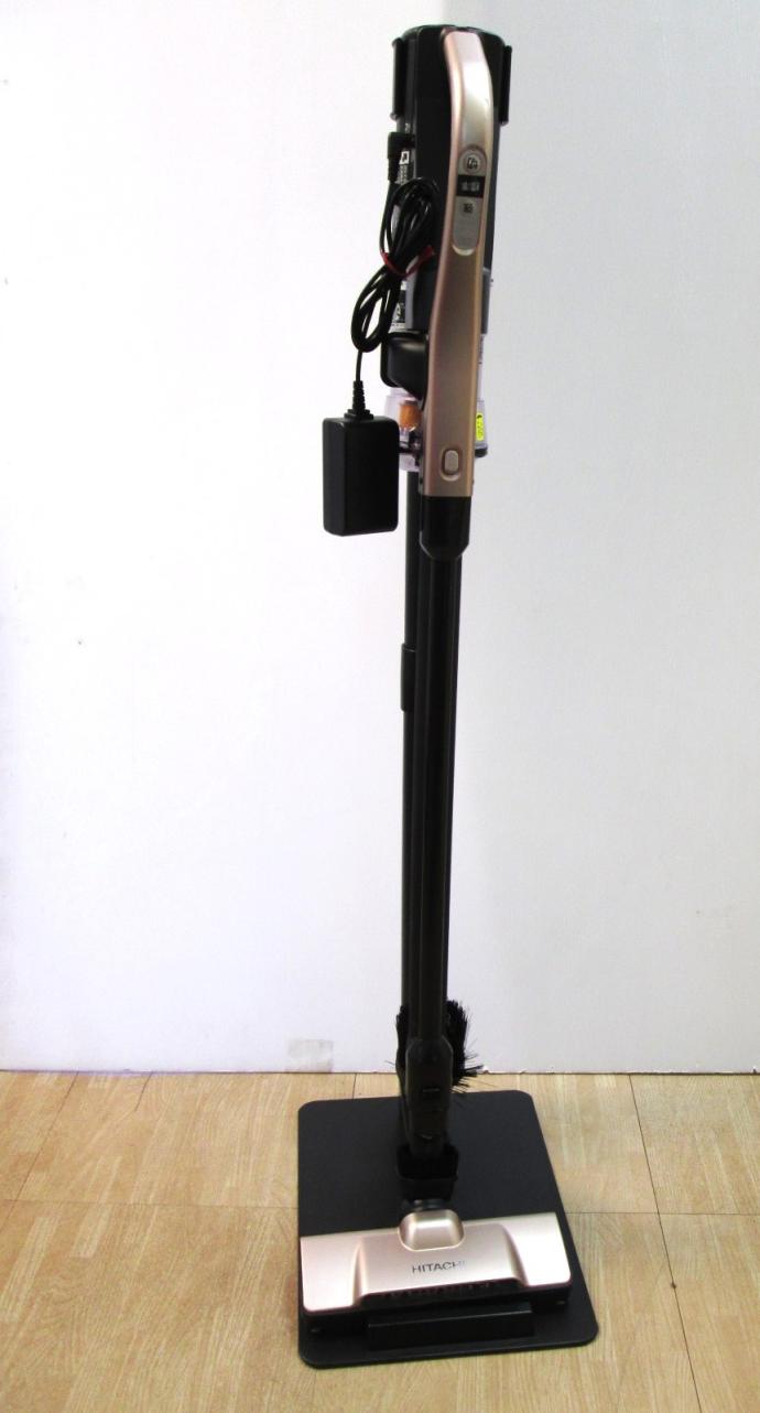 日立 充電式掃除機 ラクかるパワーブーストサイクロン2023年製｜商品