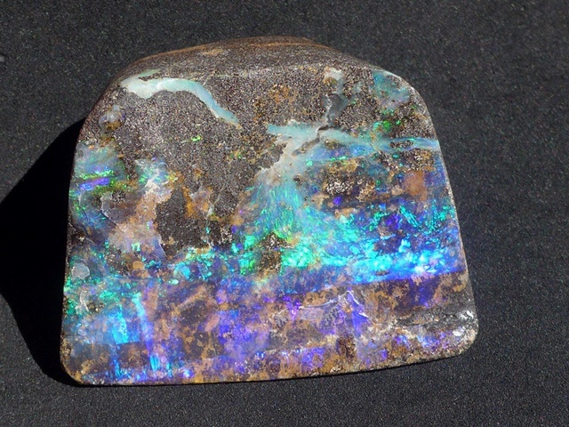 ボルダーオパール スペシメン（標本）｜オーストラリア産オパール原石