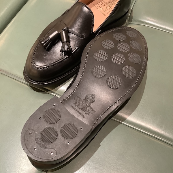 クロケット＆ジョーンズの定番タッセルローファー 【キャベン