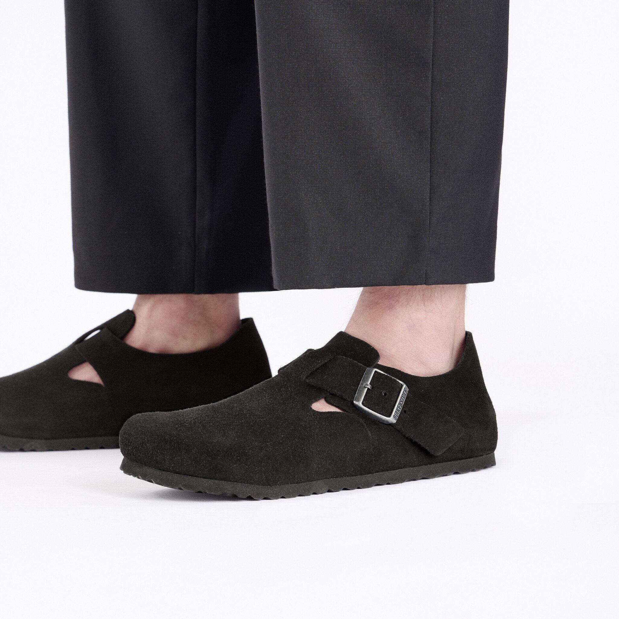 London / ロンドン」（スエードレザー、ブラック）| BIRKENSTOCK（日本）