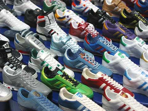 PEPSI：adidasスニーカーボトルキャップ