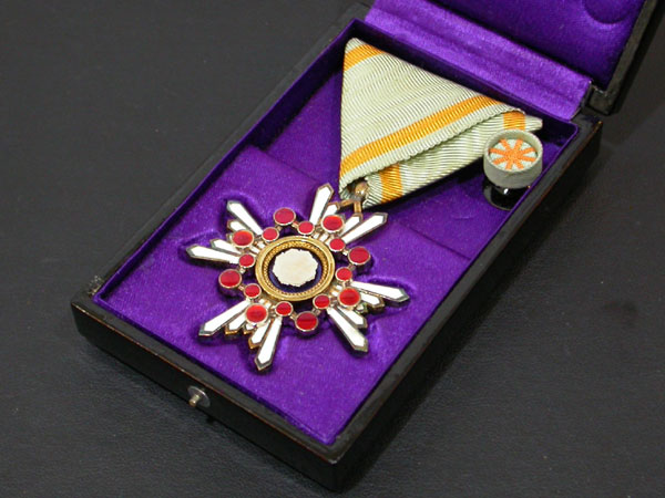 来店買取】勲五等瑞宝章 瑞寶章 勲章 記章の買取 | 貴金属