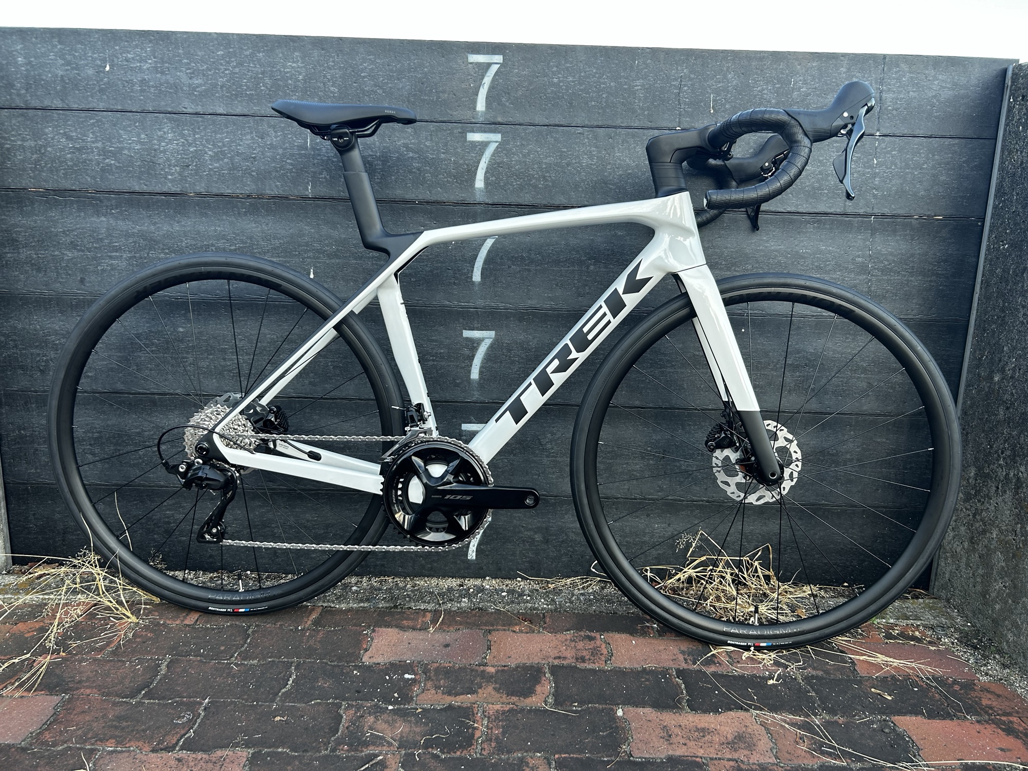 TREK MADONE SL 5 Gen 8 M Gloss Crystal White | BICYCLE PRO SHOP