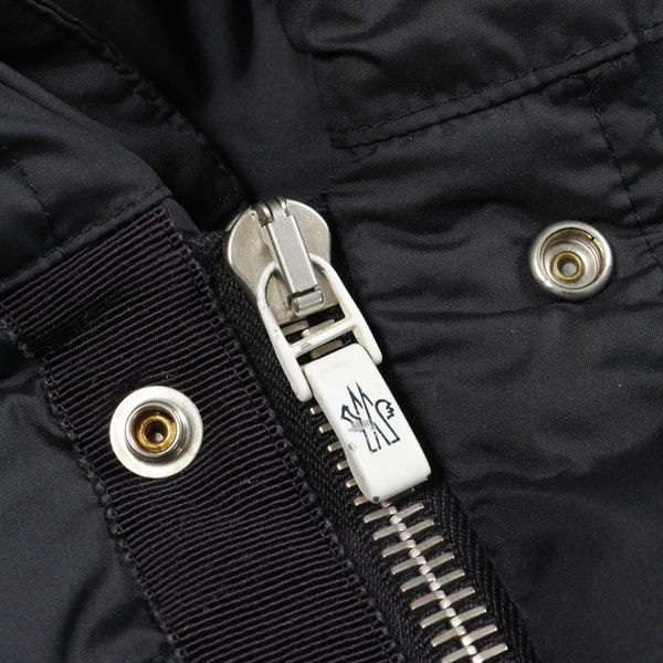 モンクレールガムブルー(MONCLER GAMME BLEU)モンクレールガムブルー