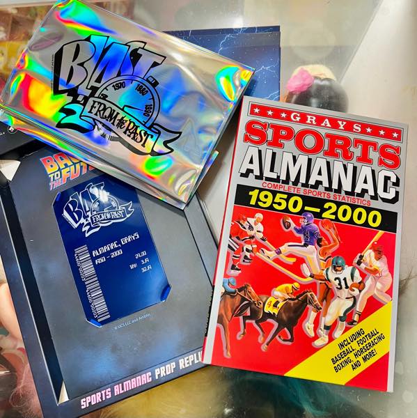 バックトゥザフューチャー スポーツ年鑑 レプリカ Amazon.co.jp