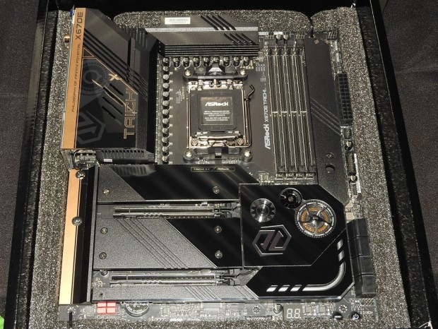 新世代Ryzenの力を引き出す大規模電源のスーパーハイエンド、ASRock