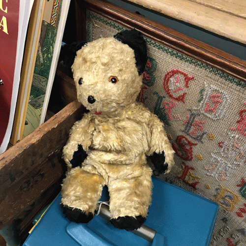 くったり感が可愛い耳黒舌出しスーティーベア｜「GENIO ANTICA