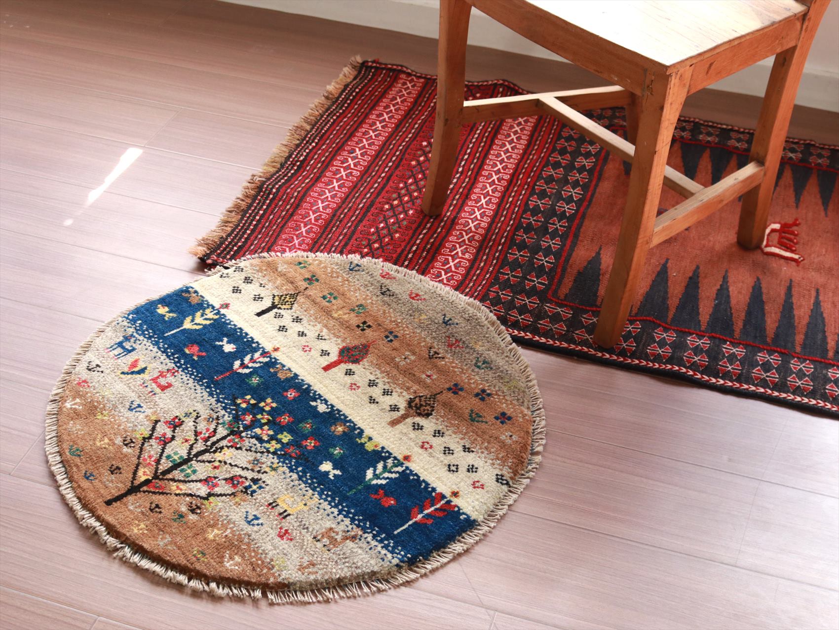 ギャッベ 円型 イラン製 直径60cm 動物たちの暮らす風景 生命の樹