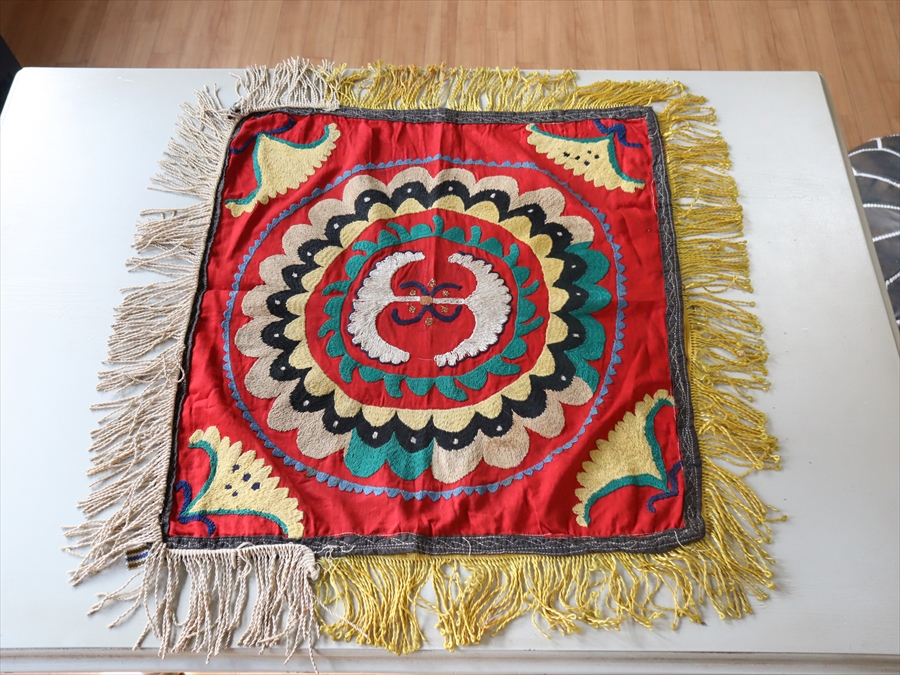 ウズベキスタン 刺繍テーブルクロス 約92cm x 92cm ウズベキスタン