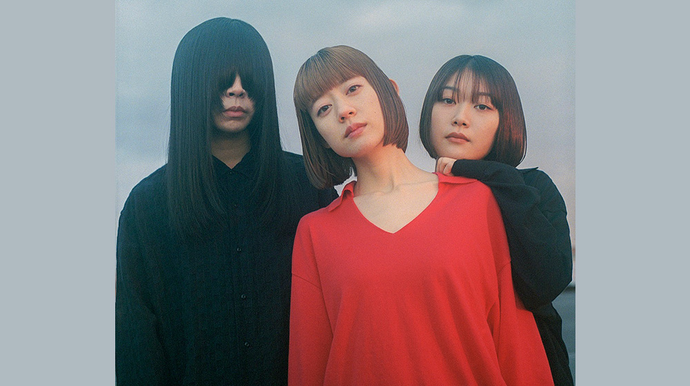 羊文学、メジャー 1st Full Album「POWERS」アナログ盤の完売続出を