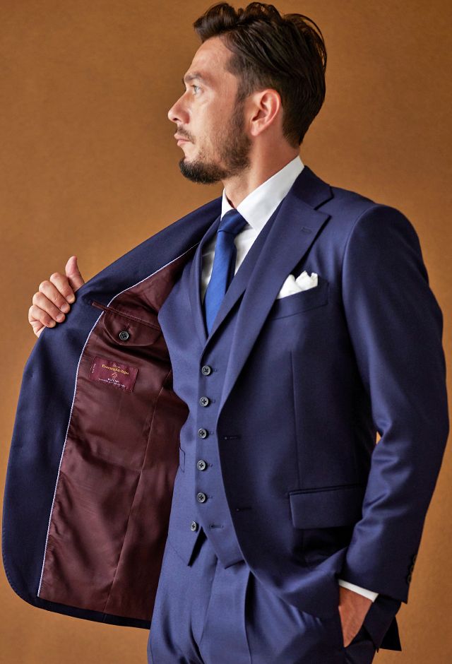 ネイビースーツ・無地のコーディネート（Cloth Ermenegildo Zegna