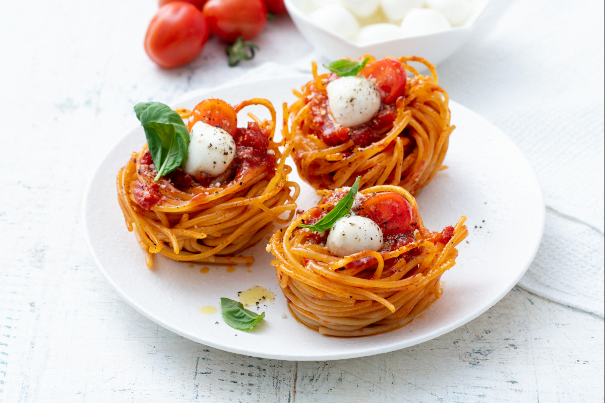 Caprese nests of spaghetti - Italian recipes by GialloZafferano