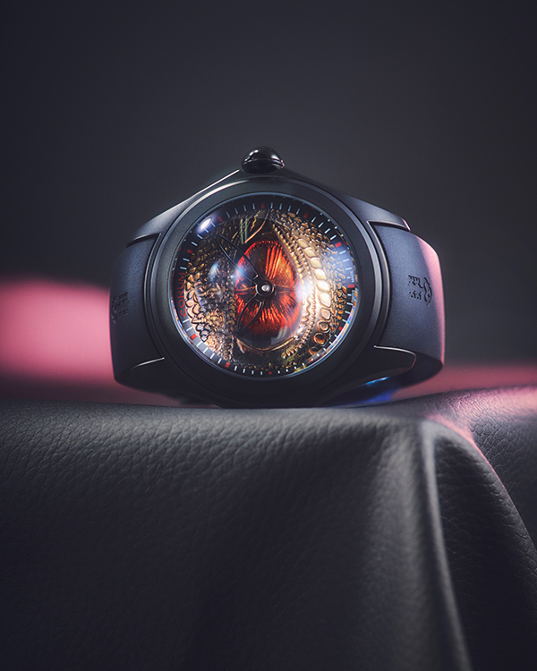 コルム(CORUM) 2024新作 泡のように膨らんだドーム型風防に浮かび