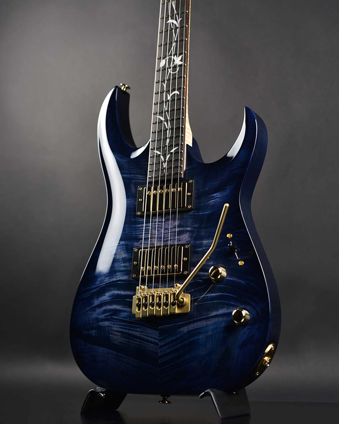 Momoseからオールトチボディ”MA”登場！注目の桜ギター&RED COLLECTION