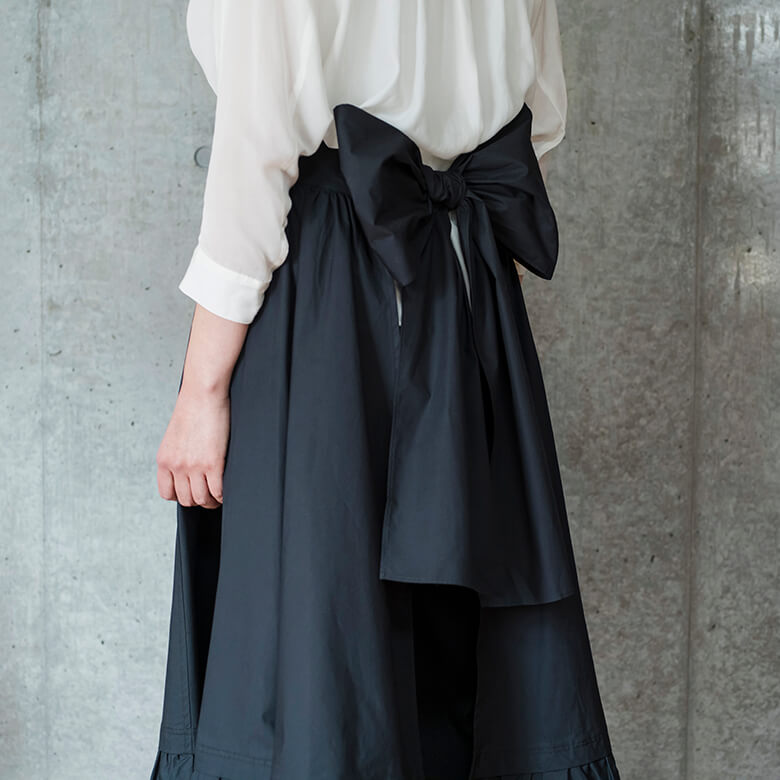 DEAN＆DELUCA×BEAMS COUTURE ギャザーのエプロンドレス ブラック