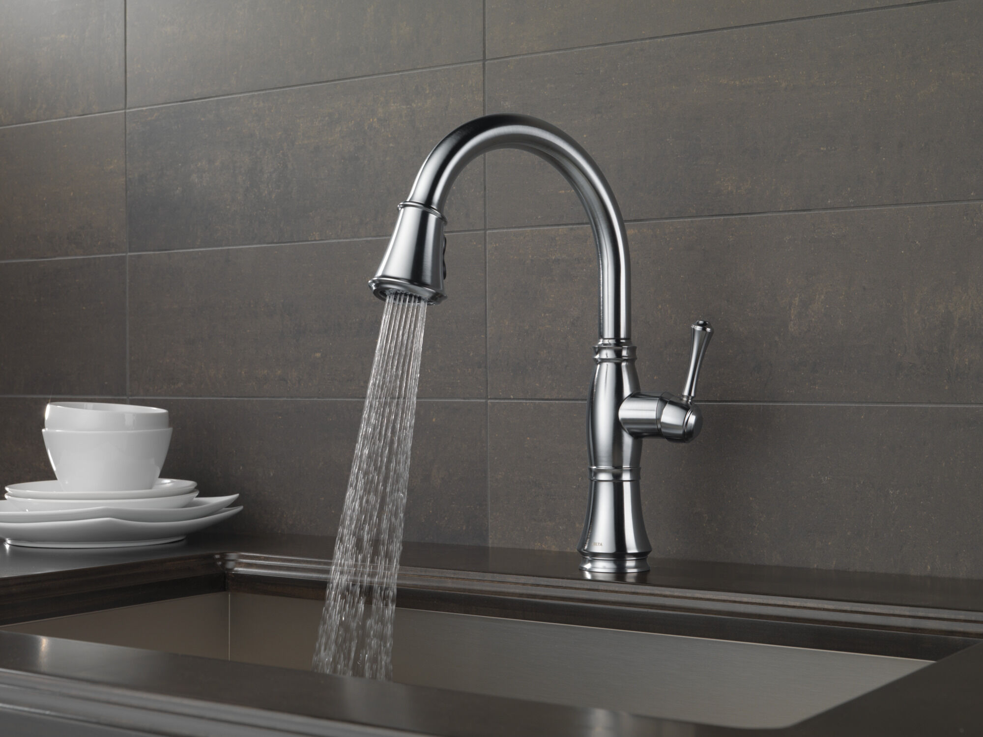 Single Handle Pull-Down Kitchen Faucet in Lumicoat® Arctic