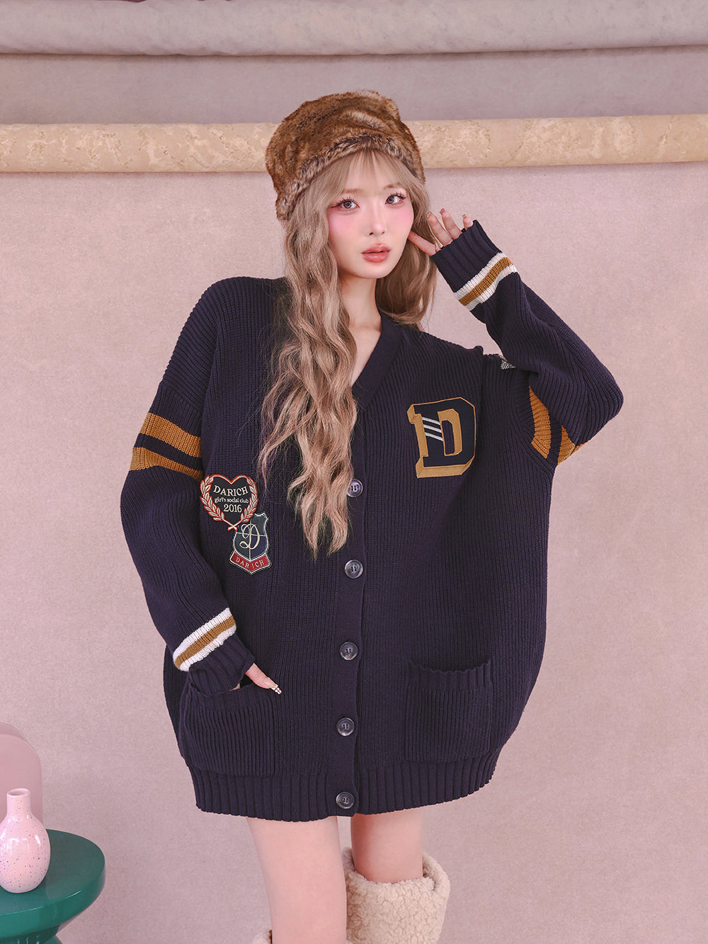 カレッジワッペンVネックニットカーディガン – Darich (ダーリッチ)