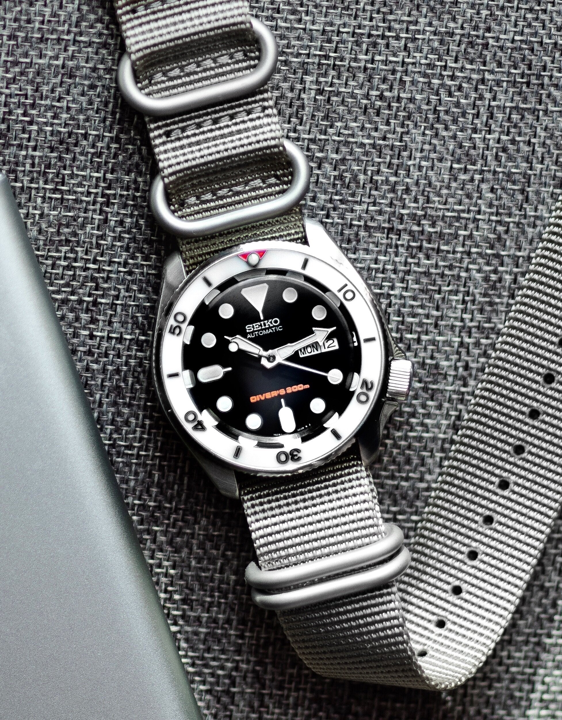 Ceramic Insert - SKX Red T White - DLW WATCHES