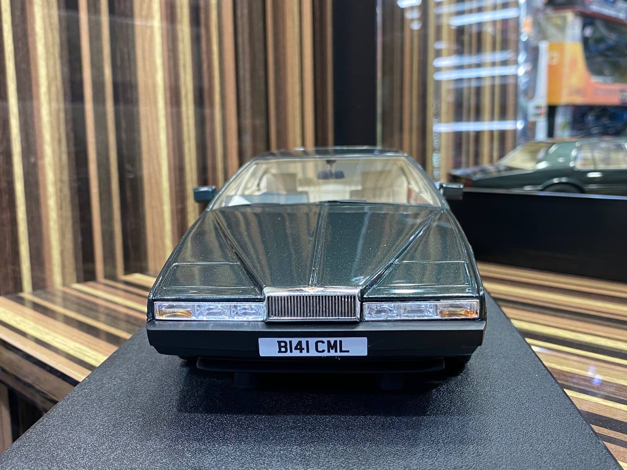 1/18 Diecast CULT ASTON MARTIN LAGONDA GREEN METALIC 1985