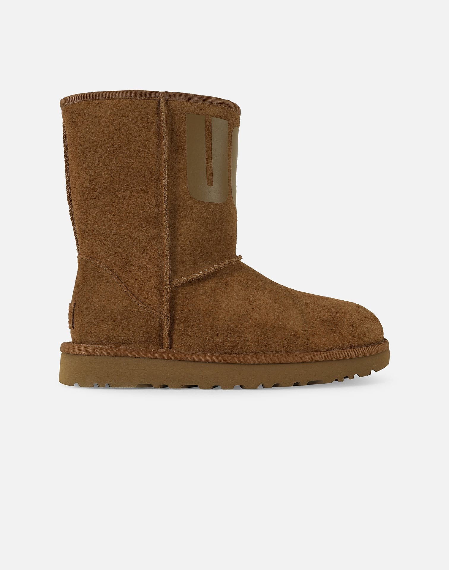 UGG CLASSIC SHORT UGG RUBBER LOGO BOOTS – DTLR