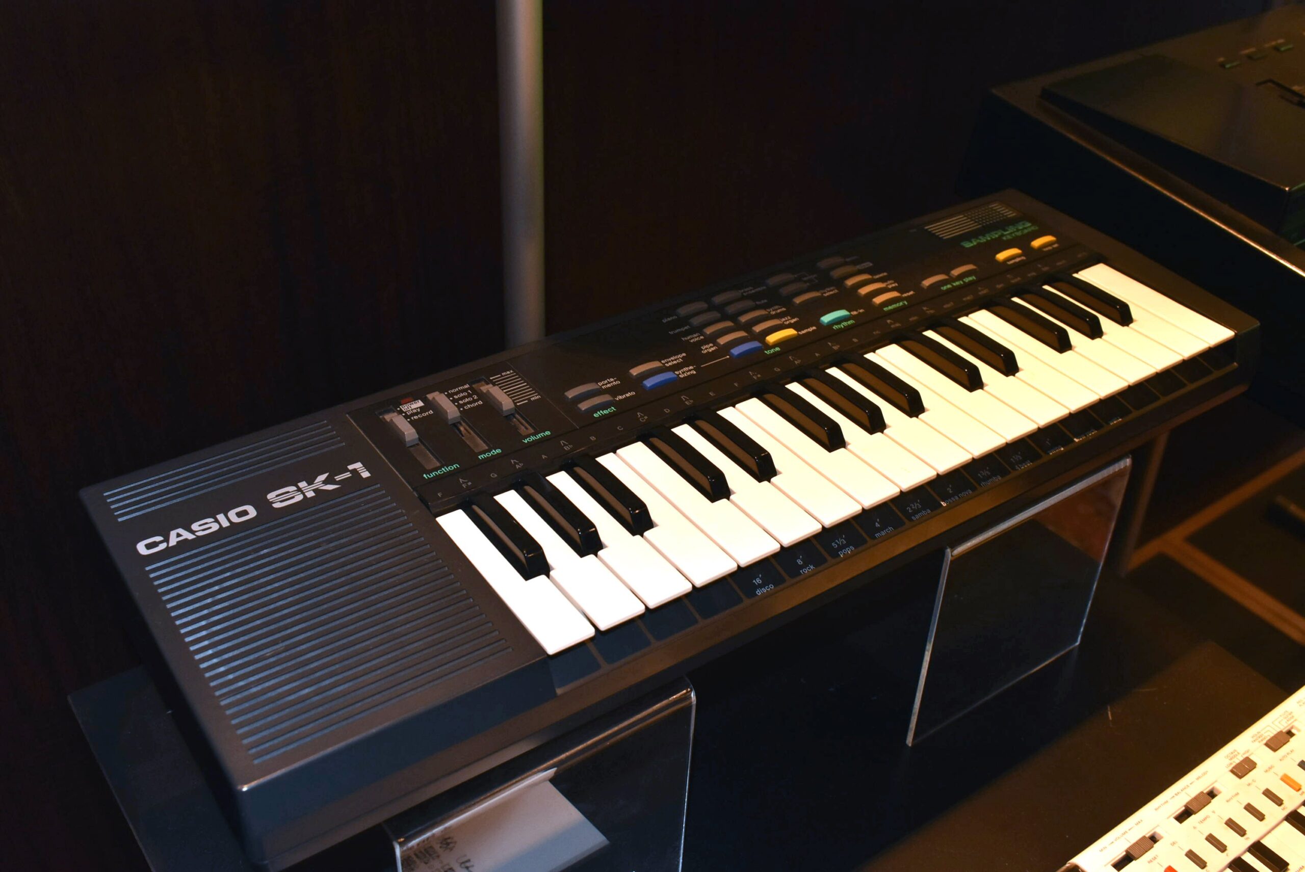 アナログからデジタルへ、そして中心はPCM音源へ。1986年発売の100万台