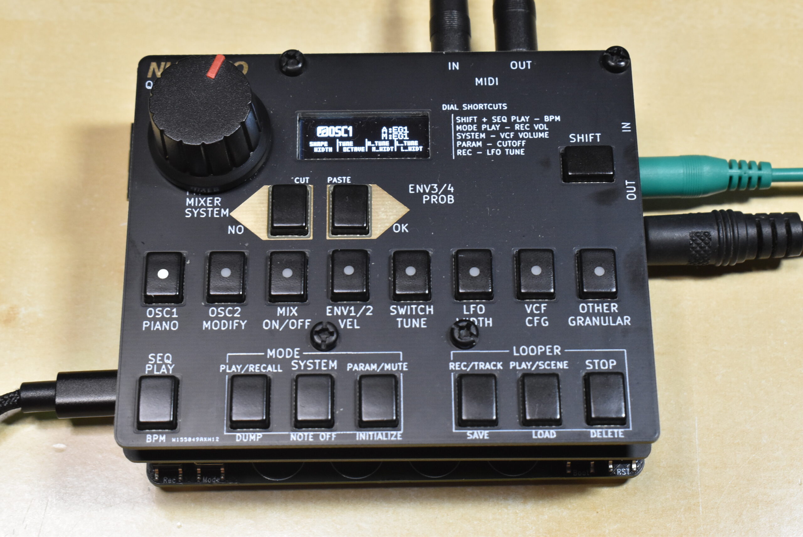 小さなガジェット型シンセ、NUNOMO QUN mk2はシーケンサ、ルーパー