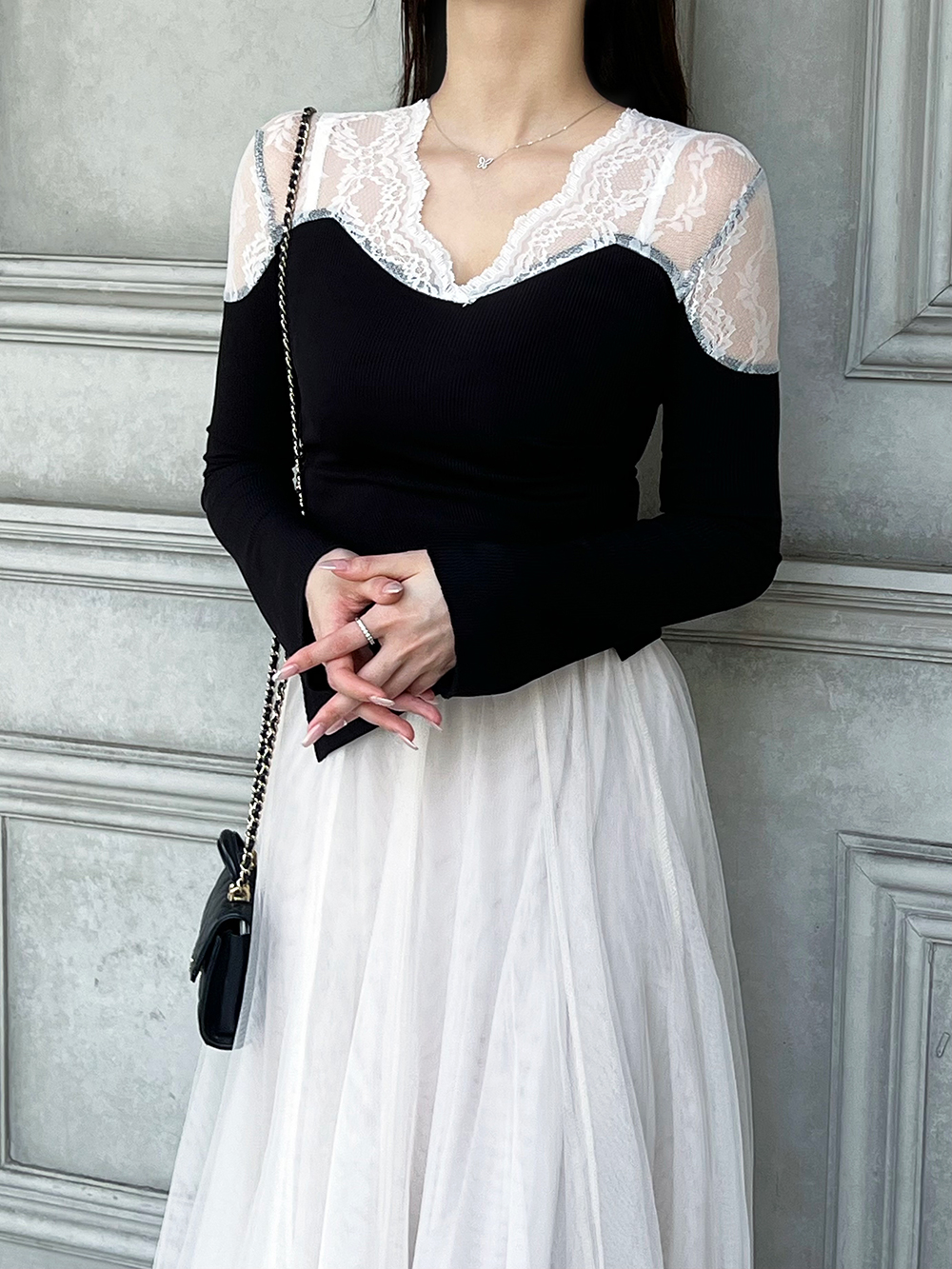 デコルテレースVネックTシャツ | レディースファッション通販 - DHOLIC