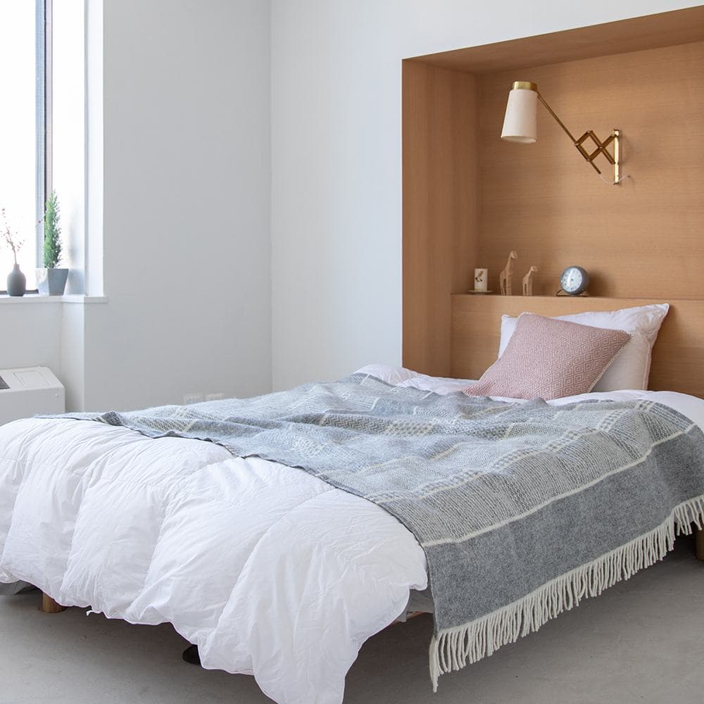 KLIPPAN/クリッパン スロー キルト ライトグレー | サステナブル