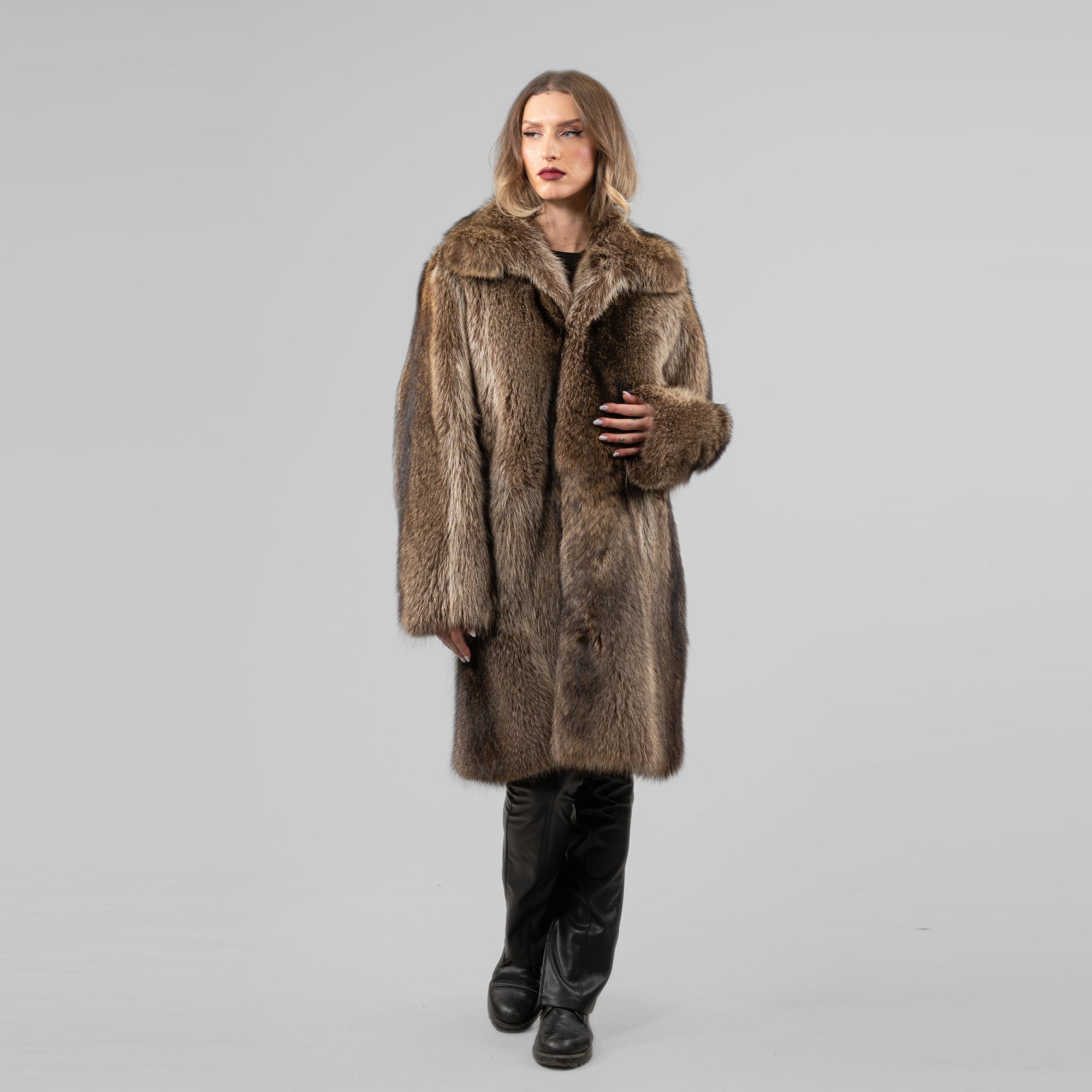 Collared raccoon fur coat in a brown shade | eFurs