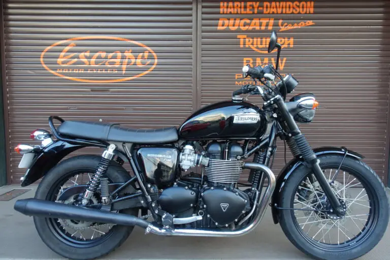 トライアンフ ボンネビル、スクランブラーなどにライトストーンガード