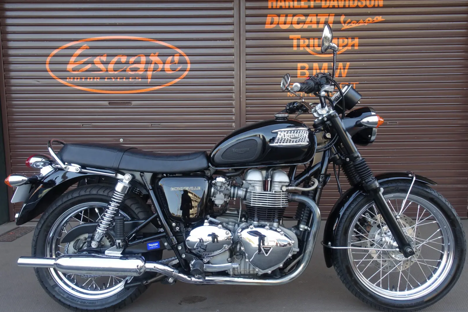 TRIUMPH ボンネビルT100 空冷キャブ ブラックアウト仕様 大和