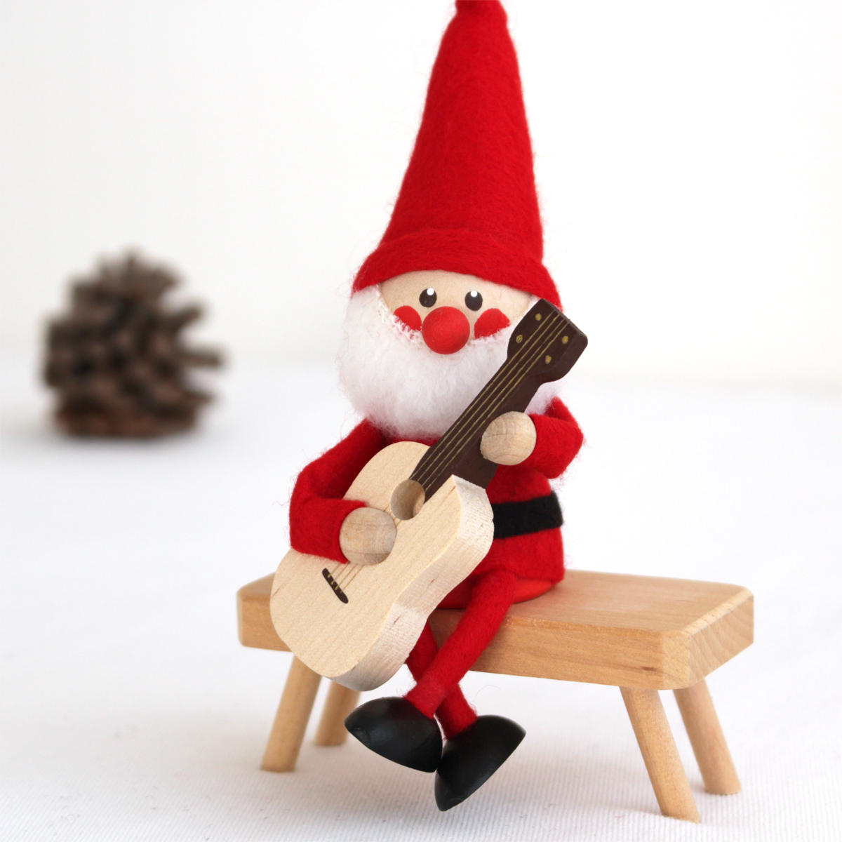 今季完売】ノルディカニッセ ギターを持ったサンタ フェルトシリーズ